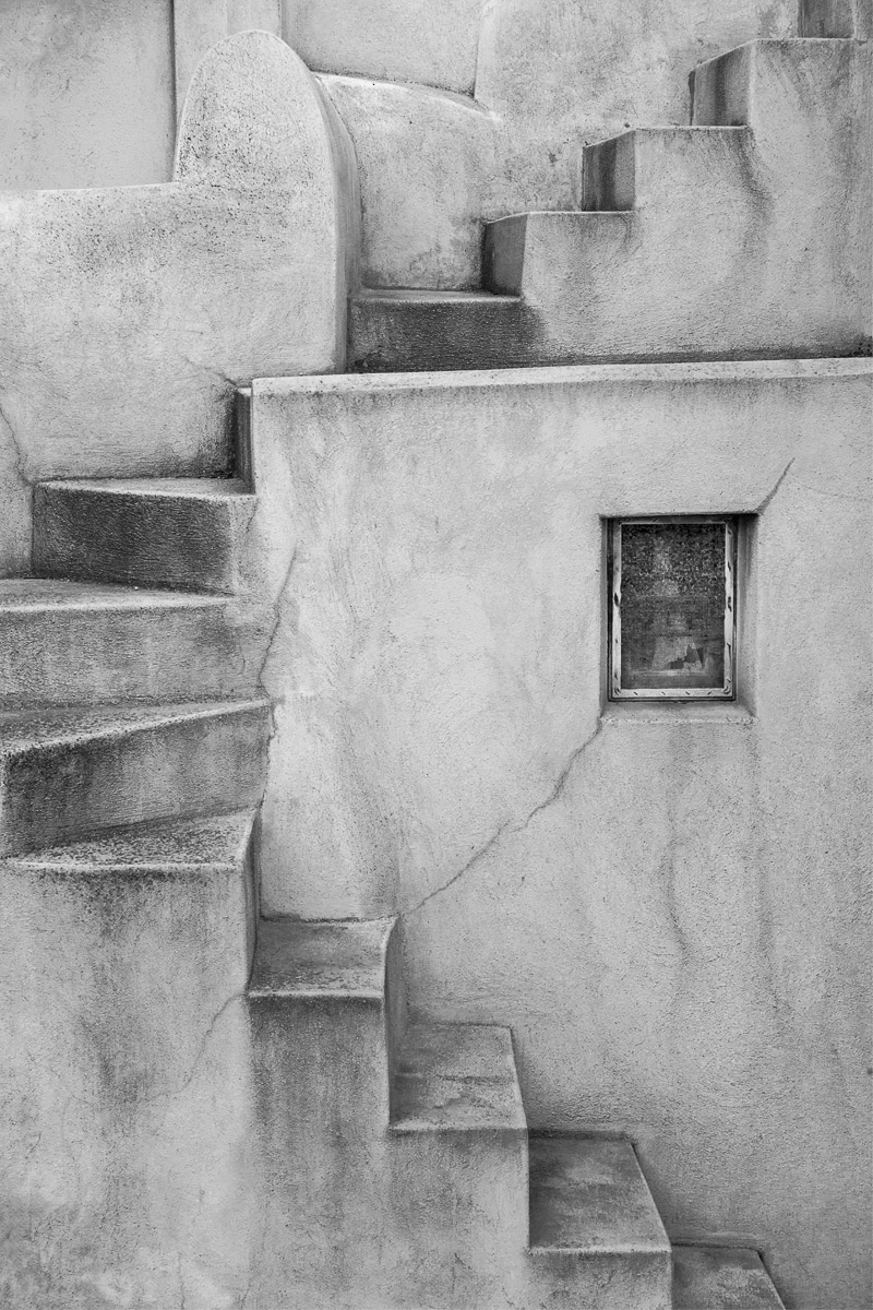 GR15-0495_Staircase-BW.jpg