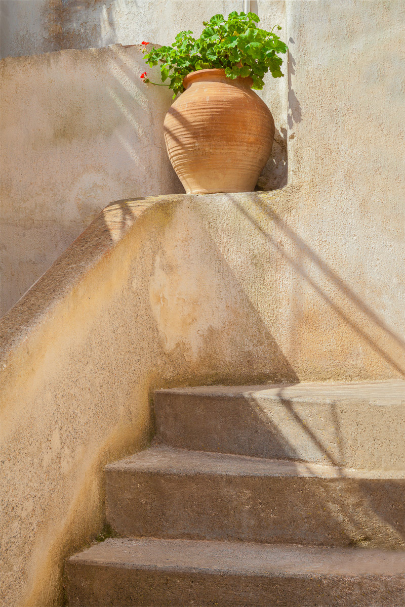 GR15-1324-5_Amphora-and-Steps.jpg