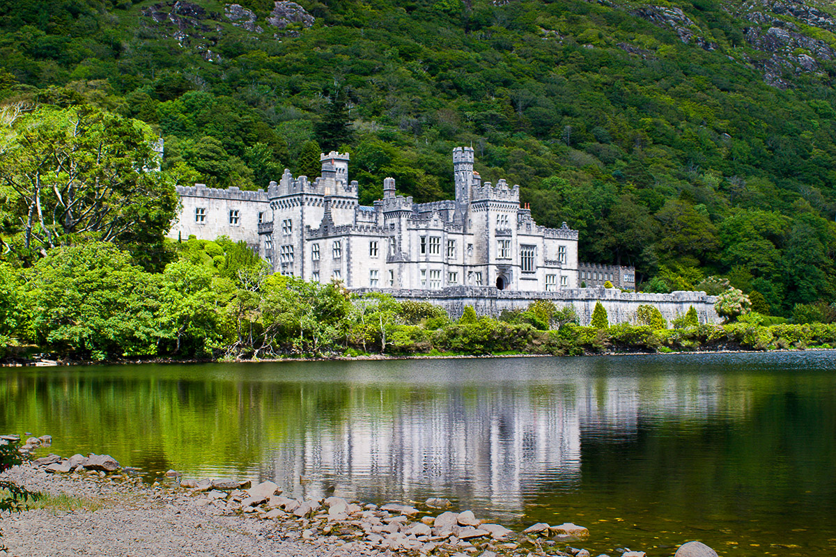 IRE04_-_145_Kylemore_Abbey.jpg